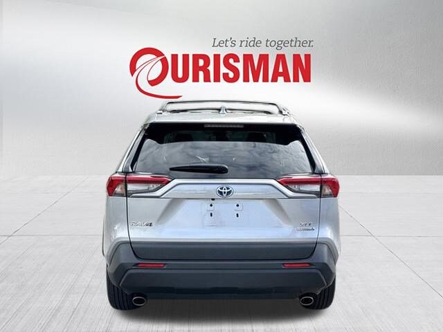 2021 Toyota RAV4 Hybrid XLE photo 3