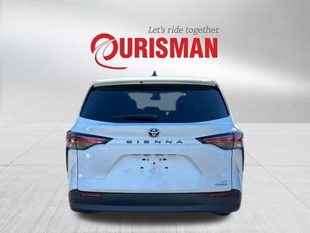 Used 2022 Toyota Sienna LE 8 Passenger Van Passenger Van