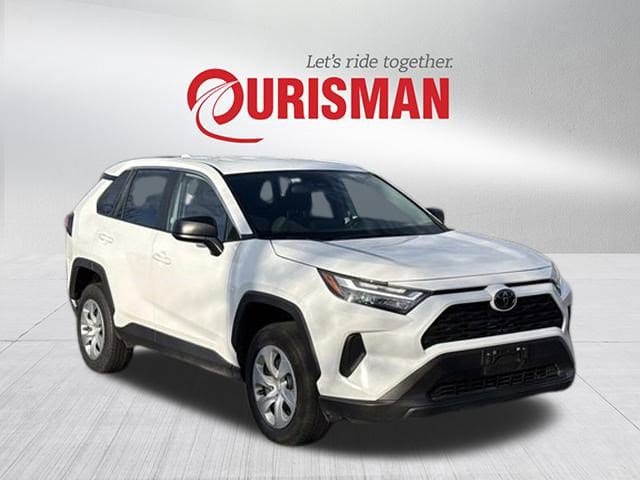 2024 Toyota RAV4 LE's photo