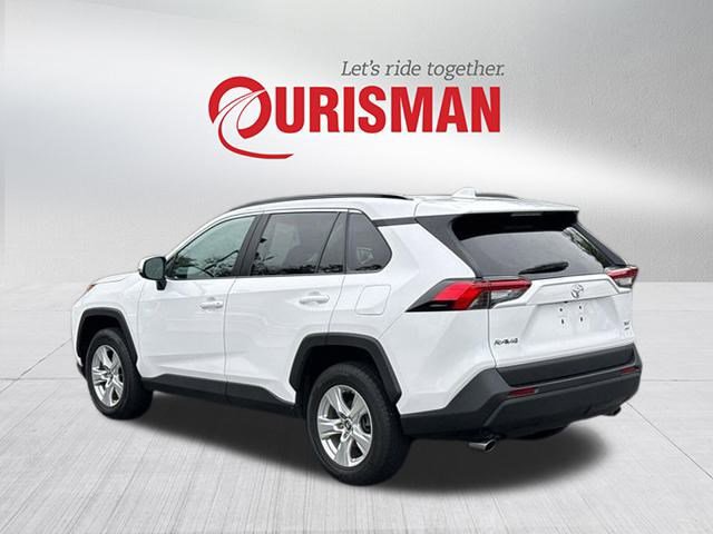 2021 Toyota RAV4 XLE photo 4