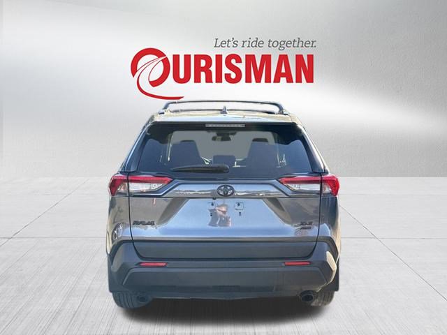 2023 Toyota RAV4 XLE photo 2