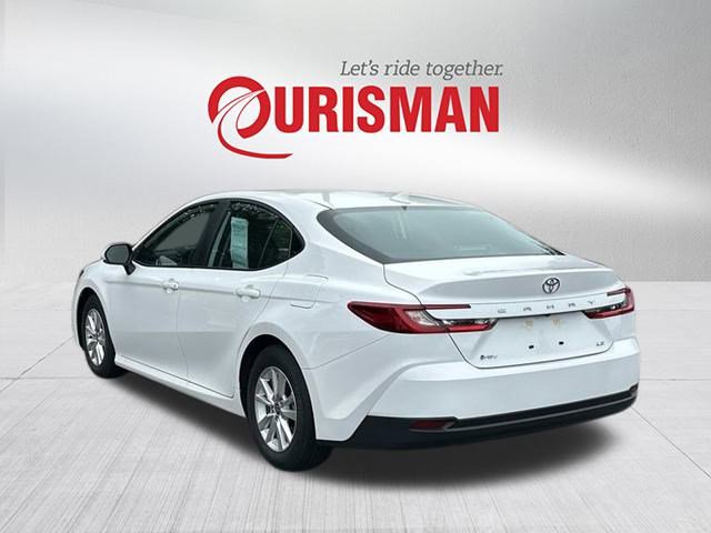 2025 Toyota Camry LE photo 4