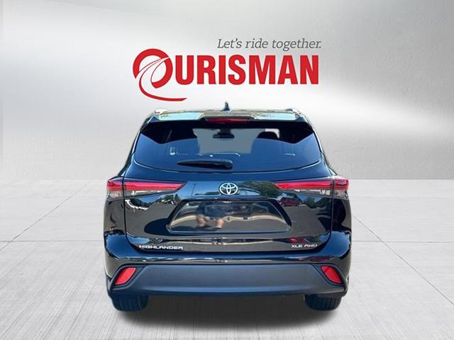 2023 Toyota Highlander XLE photo 2