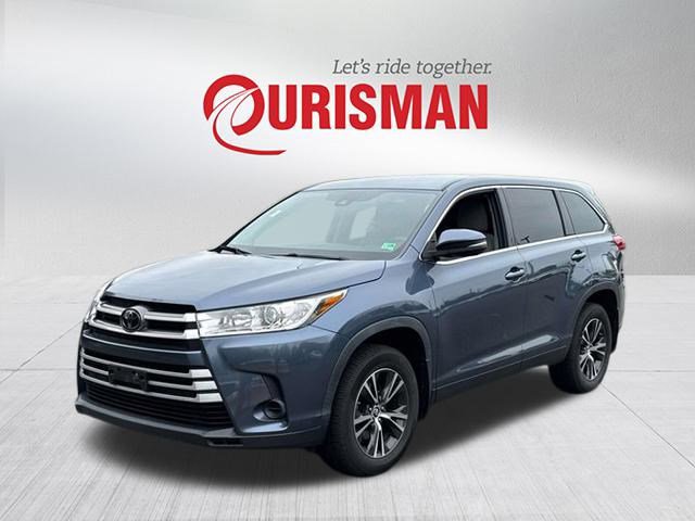 2019 Toyota Highlander LE photo 3