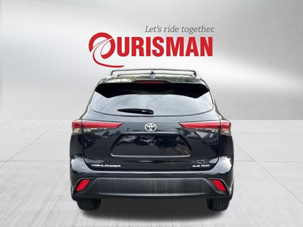 Used 2022 Toyota Highlander XLE SUV