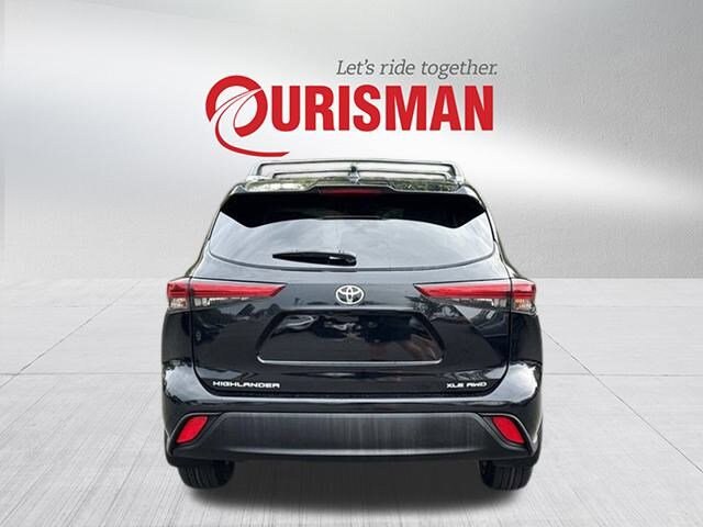 2022 Toyota Highlander XLE photo 3