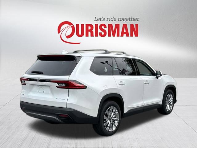 2025 Toyota Grand Highlander Platinum photo 2