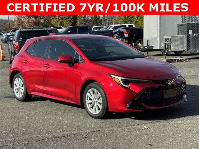 2024 Toyota Corolla Hatchback SE's photo