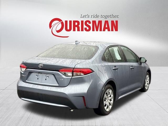 2022 Toyota Corolla LE photo 2