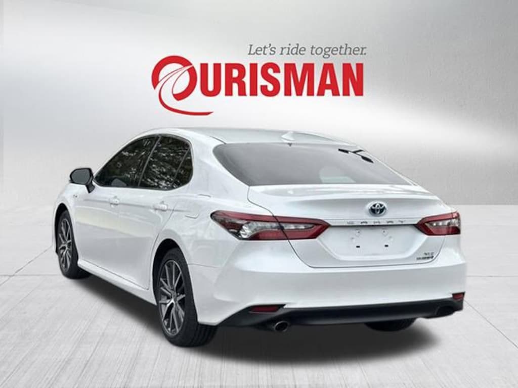 Used 2021 Toyota Camry Hybrid XLE Sedan