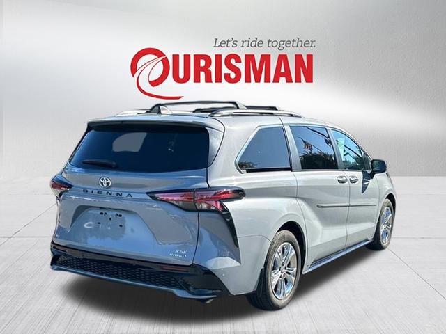 2023 Toyota Sienna XSE photo 2