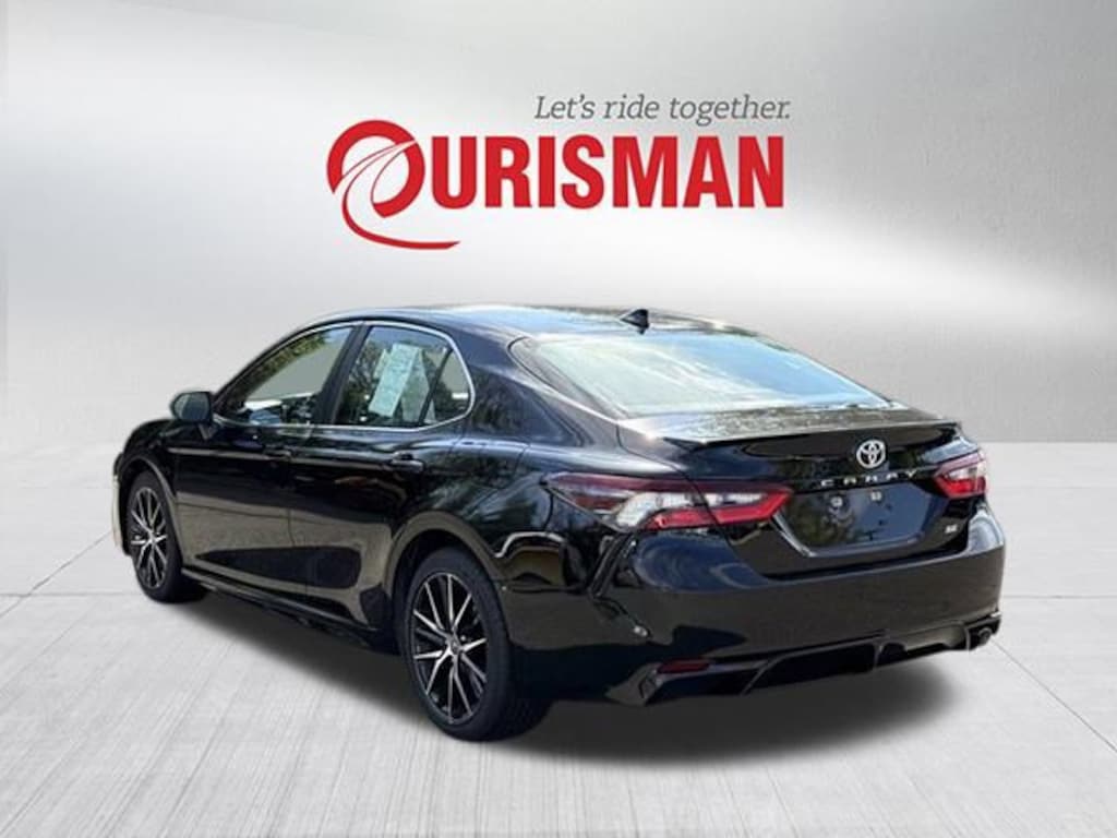 Used 2023 Toyota Camry SE Sedan