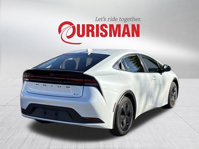 2023 Toyota Prius LE photo 2