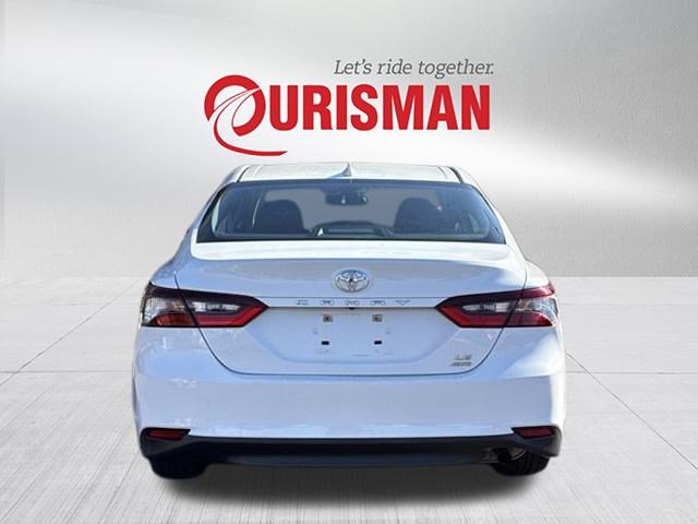 2023 Toyota Camry LE photo 3