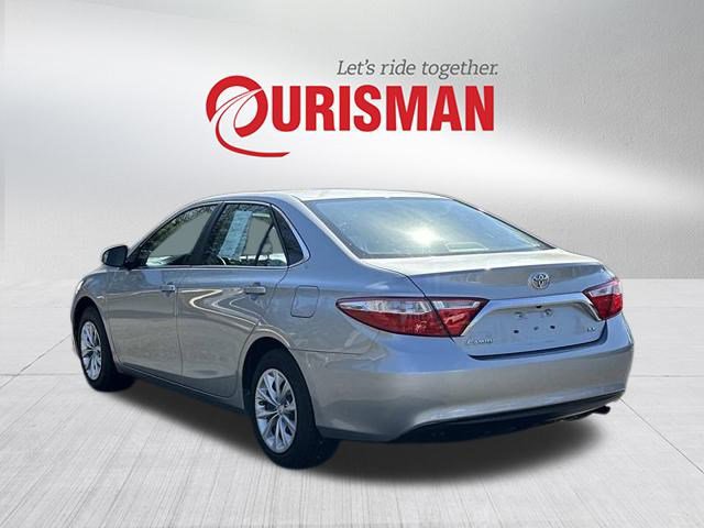 2016 Toyota Camry LE photo 4