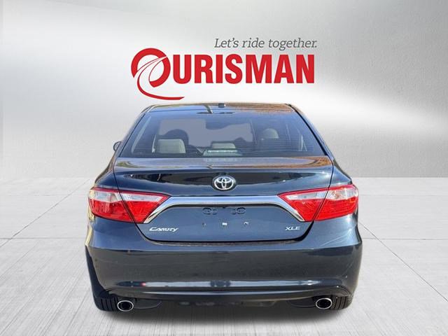 2017 Toyota Camry XLE photo 2