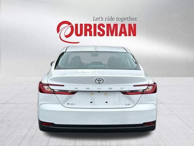 2025 Toyota Camry LE photo 3
