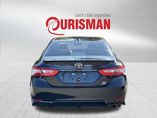 2020 Toyota Camry SE photo 3