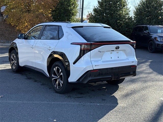2024 Toyota bZ4X XLE photo 4