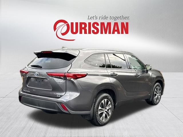 2022 Toyota Highlander Hybrid XLE photo 2