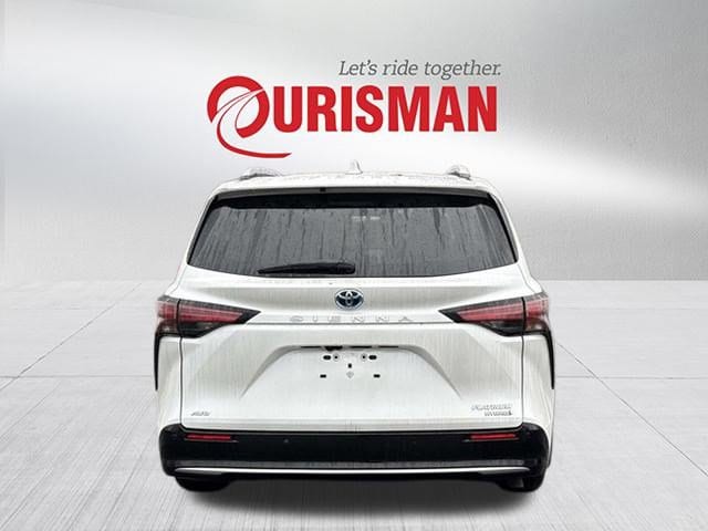 2023 Toyota Sienna Platinum photo 3