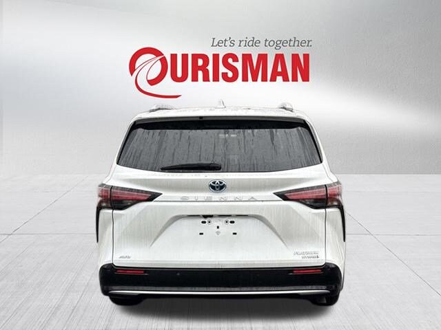 2023 Toyota Sienna Platinum photo 3