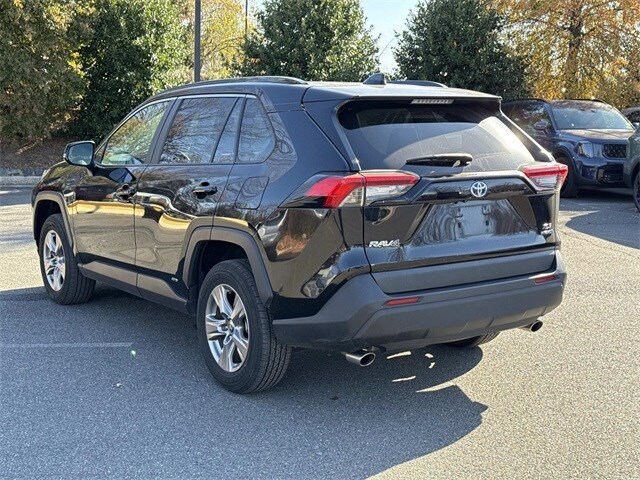 2024 Toyota RAV4 Hybrid XLE photo 4