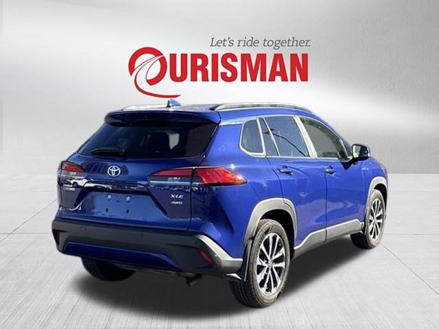 2024 Toyota Corolla Cross XLE photo 2