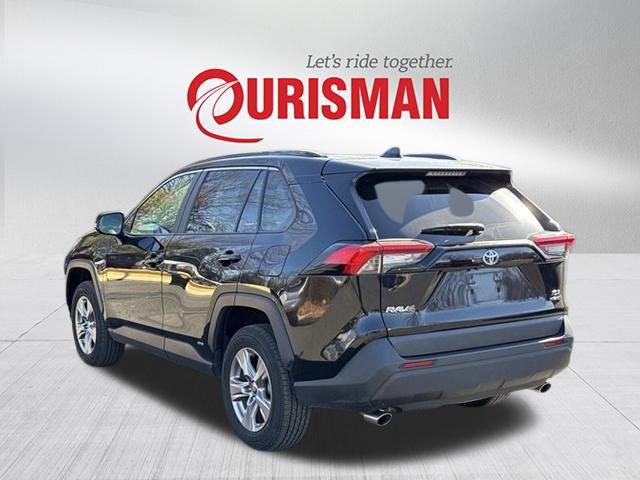 2024 Toyota RAV4 Hybrid XLE photo 3