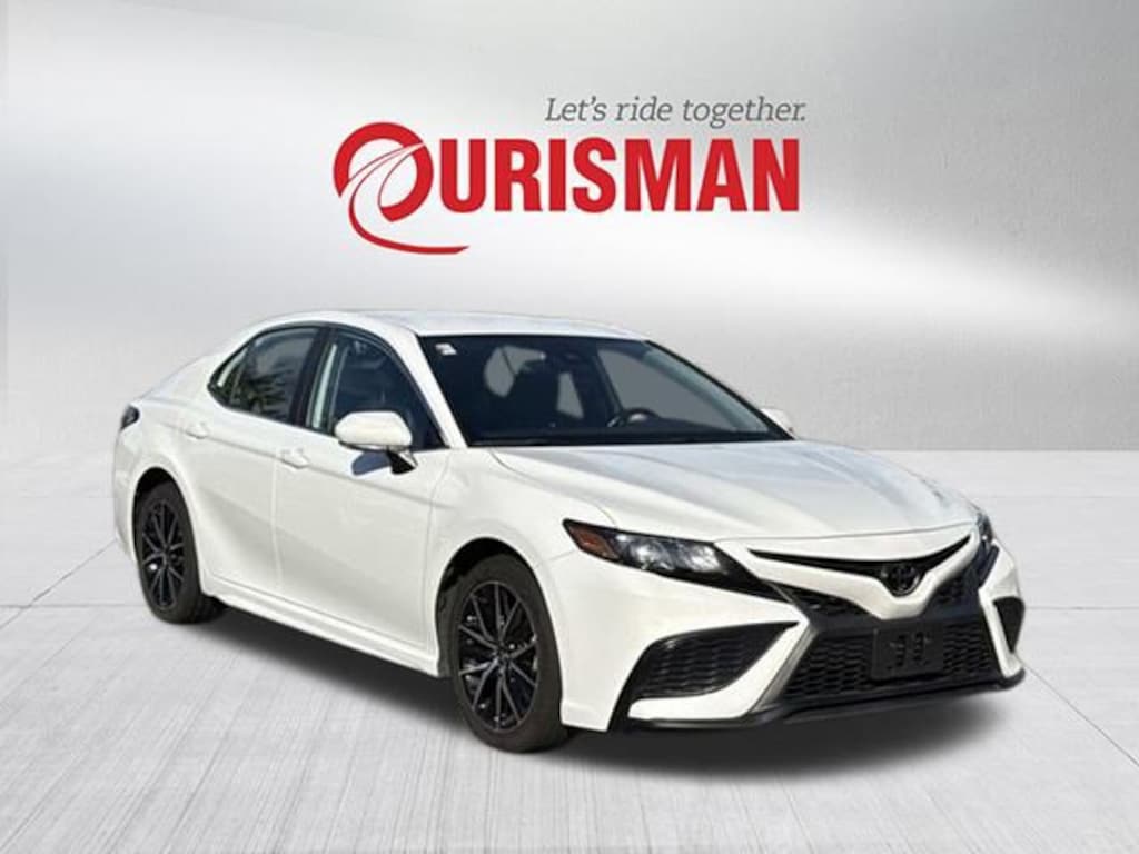 Used 2023 Toyota Camry SE Sedan