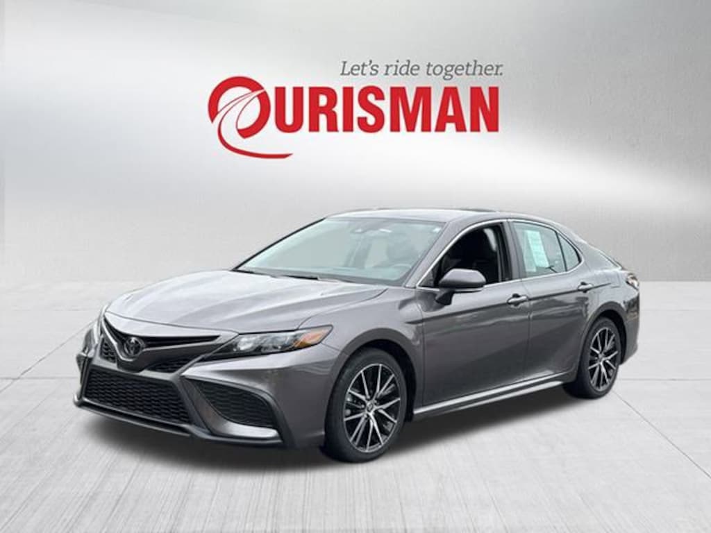 Used 2023 Toyota Camry SE Sedan