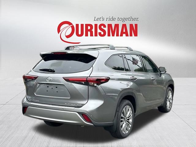 2025 Toyota Highlander Platinum photo 2