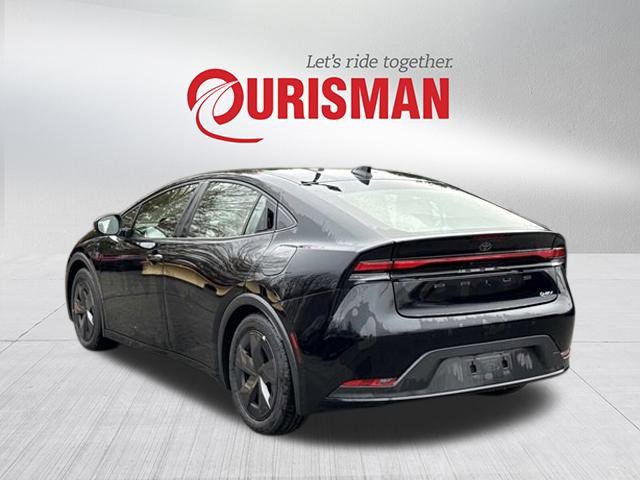 2023 Toyota Prius LE photo 3