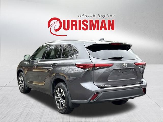 2022 Toyota Highlander XLE photo 3