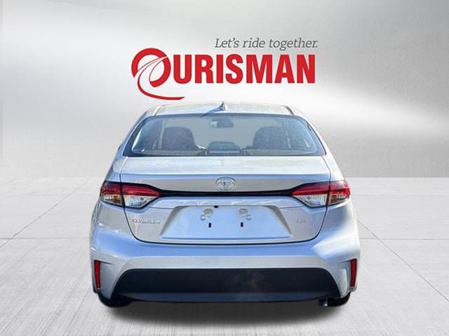 2026 Toyota Corolla LE photo 3