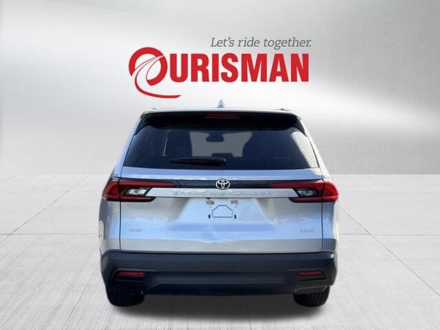 2024 Toyota Grand Highlander XLE photo 3