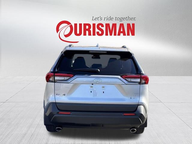 2025 Toyota RAV4 Hybrid XLE photo 3