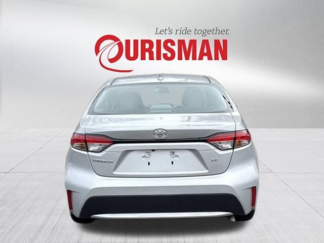 2022 Toyota Corolla LE photo 3