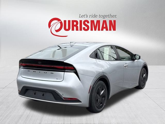 2023 Toyota Prius LE photo 2