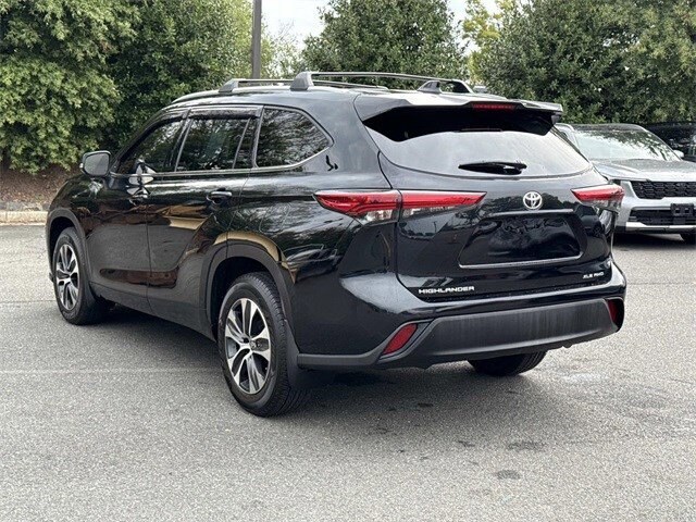 2022 Toyota Highlander XLE photo 3