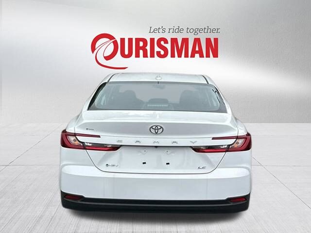 2025 Toyota Camry LE photo 3