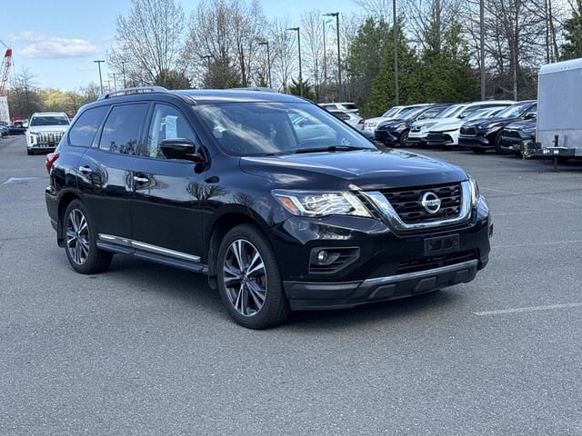 2017 Nissan Pathfinder Platinum 4WD's photo
