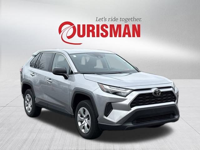 2023 Toyota RAV4 LE's photo