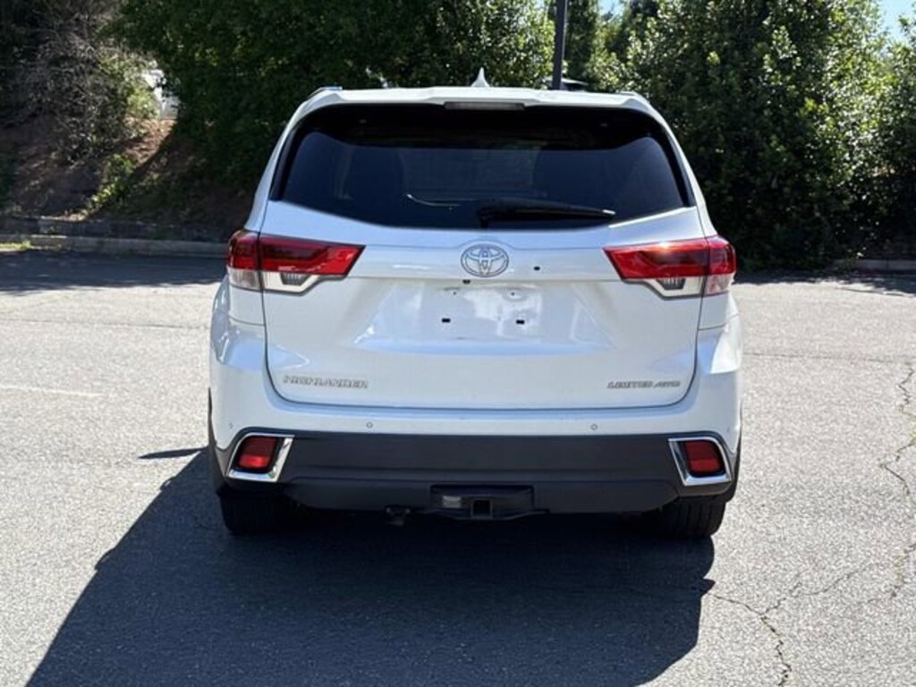 Used 2018 Toyota Highlander Limited V6 SUV
