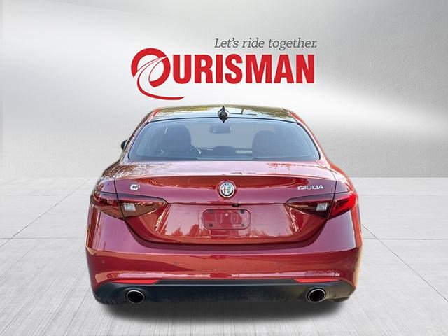 2017 Alfa Romeo Giulia Ti photo 3