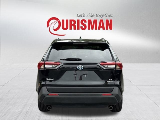 2021 Toyota RAV4 Hybrid LE photo 3