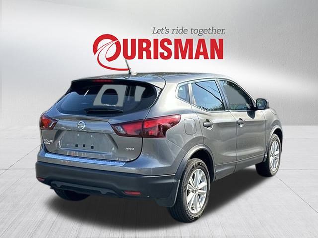 2019 Nissan Rogue Sport S photo 2