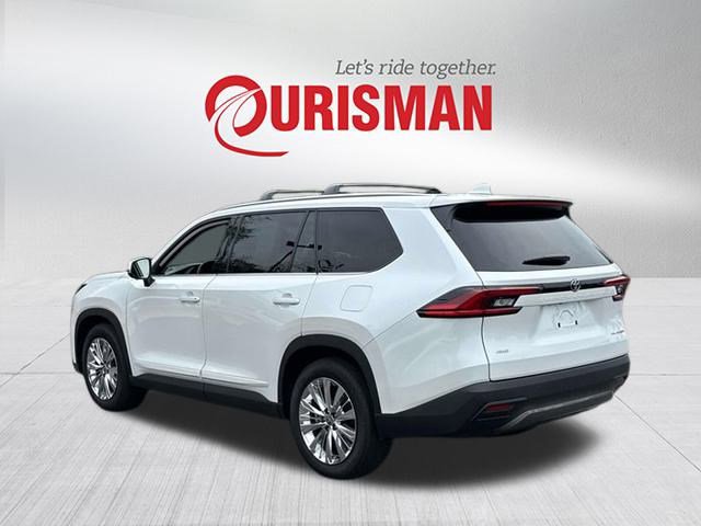2025 Toyota Grand Highlander Platinum photo 4