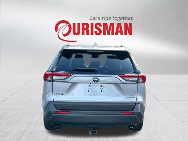2019 Toyota RAV4 Hybrid LE photo 3