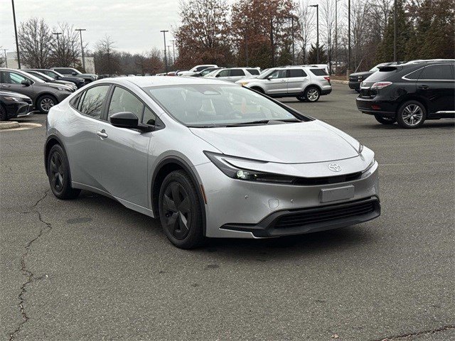 2025 Toyota Prius LE's photo